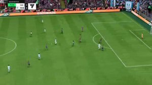 Сегодня я впервые пробую сыграть в FIFA на PlayStation — не судите строго, но будет весело! ⚽️🎮