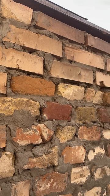 Вид с боку - сарай после прилёта смотреть онлайн