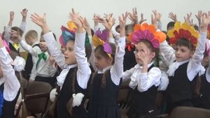 Песенный фестиваль.Хор первоклассников.Ветер зовёт за собой облака.