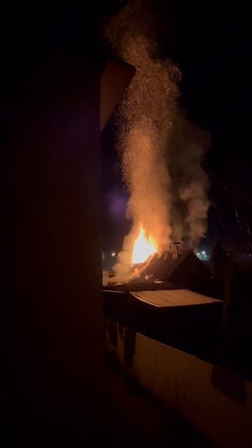 На Верхней террасе рано утром загорелся дом #ульяновс? смотреть онлайн