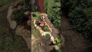 Садовая клумба из камня и кирпича 🧱🌱