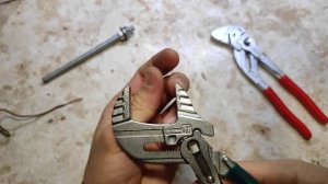 Сравниваю два отличных переставных ключа с кнопкой от