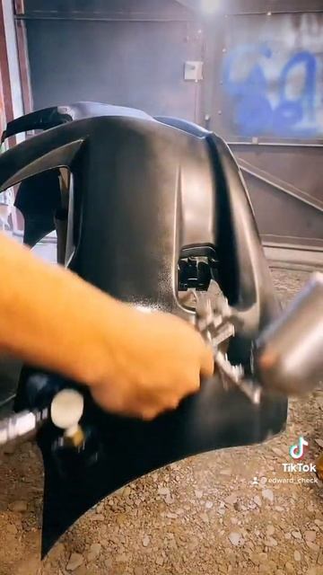 Подготовка бампера к покраске. Грунтовка #shorts смотреть онлайн