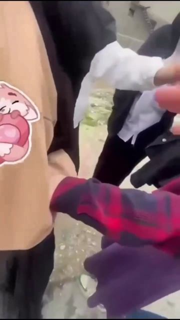 Отборный мат на фоне мечети, от девушек в хиджабах. смотреть онлайн