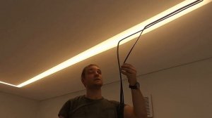 Подробно, как установить световую линию в натяжной по?