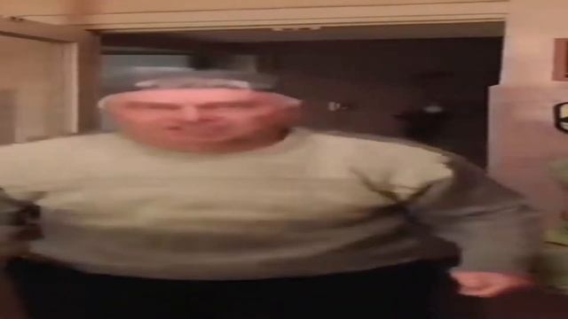 Wide Gorin dance but he's always in the frame. Широкий Горин танцует но он всегда в кадре.(авторка) смотреть онлайн