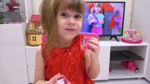 Ева и мама в видео съедобных сладостей Eve and mom in edible sweets video