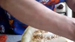 Бабушка готовит обед