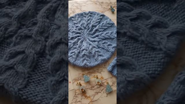 Из акрила больше не вяжу, это последняя шапочка и берет.