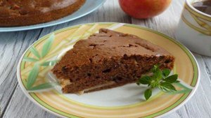 Шоколадный пирог на ряженке с яблоками