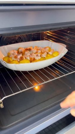 Молодая картошка с чесноком и салом. Ароматы просто волшебные