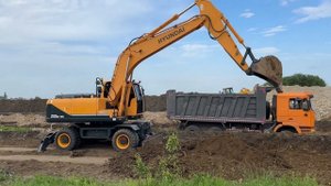 Экскаватор Хундай 210-9s работаем замена грунта делаем д