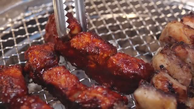 Потрясающий! Острые свиные ребрышки на гриле — Корейская уличная еда