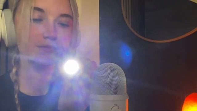 Kealoha ASMR. Близкий шёпот, движения рук, звуки рта, кошка, разнообразные предметы.