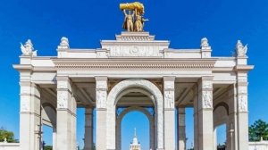 Арка главного входа ВДНХ.