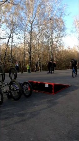 Перепрыгнул 8 велосипедов!