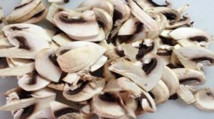 Овощная пицца с грибами и сыром