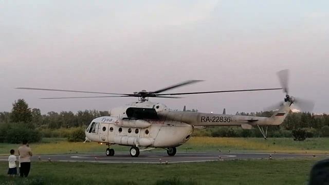 Ми-8АМТ наблюдаем взлет. смотреть онлайн