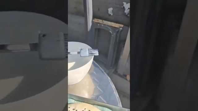 Cooking Uzbek flatbreads in a tandoor in Germany. Узбекские лепешки в тандыр смотреть онлайн