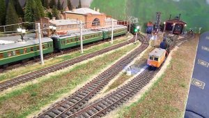 Паровоз серии 93 с грузовым поездом.