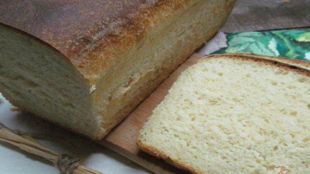Белый хлеб с майонезом и горчицей