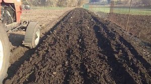 Плуг бомет 3.30 із текроновим відвалом.