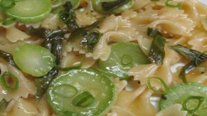 Макароны с кабачком и мелиссой