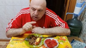 Мукбанг. Картошка жареная с баклажанами, сарделька и соленые помидоры. О слепых слухачах.