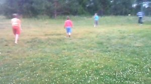 мальчик ноет