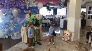 Фокусник и братья Николаевы. Кролик из цилиндра и конфеты в ящике