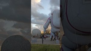 Космонавт на набережной им. В.Терешковой г. Евпатория.mp4