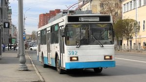 Троллейбус Екатеринбурга ВМЗ-5298.00 (ВМЗ-375) борт. №392 маршрут №3 на остановке "Театр Волхонка"
