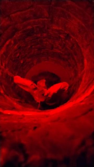 Упала в Колодец,доставали всей деревней😳 смотреть онлайн