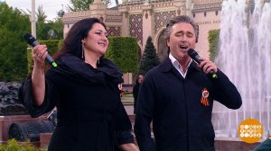 Алексей Татаринцев и Агунда Кулаева поздравляет с наступающим Днем Победы. Доброе утро. Фрагмент ...