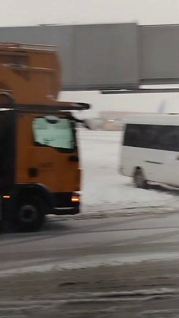 Зона посадки в аэропорту Шереметьево зимой, ч.2, Москва смотреть онлайн