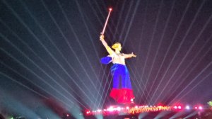 "Родина-мать. Мурашки по коже... Память, застывшая в камне. (Световое шоу ко Дню Победы)"