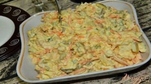 Салат с курицей, маринованными огурцами и морковью по-корейски