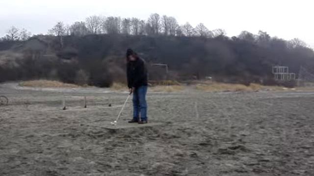 Первые удары по мячу на морском гольф поле (Янтарный 2)