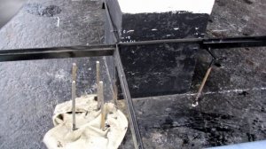 Водосточные воронки на керамической плитке террасы.  ?