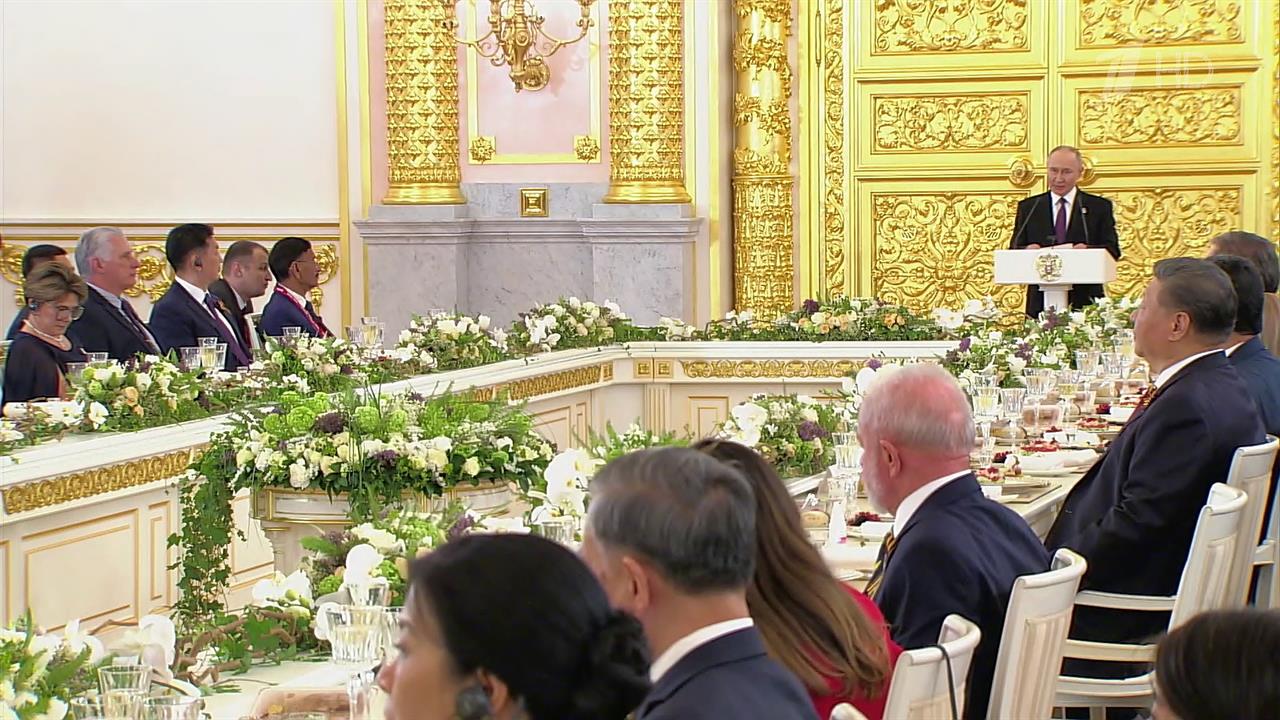 Владимир Путин принимает в Кремле глав иностранных делегаций, прибывших на торжества