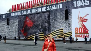 Панно Победы с 4,5 тысячи фото героев войны. Дворцовая площадь Санкт-Петербурга накануне Парада