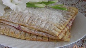 Вишневый штрудель с крыжовником