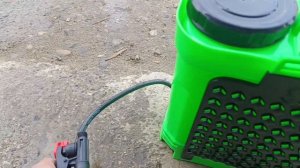 Не выключается электрический опрыскиватель во время