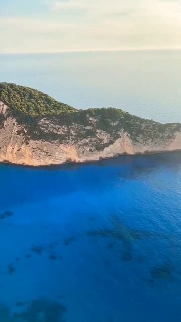 🌎 Греция🇬🇷 Бухта Навагио пляж в форме полумесяца с чистейшим белым песком и овальной галькой🥰