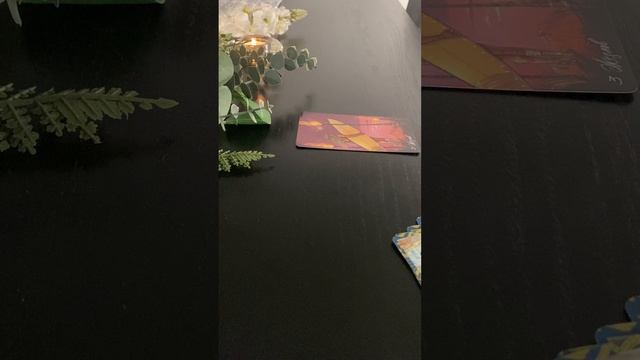 Таро расклад "Что он Вам демонстрирует, а что внутри?"