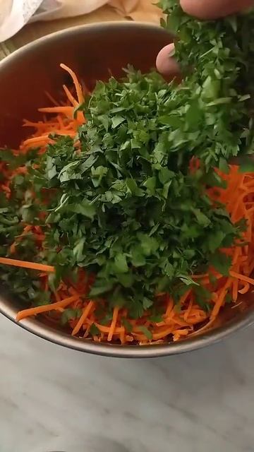 Квашенные баклажаны - это великолепная закуска, которая покоряет любого, кто ее попробует смотреть онлайн