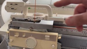 Вяжем шарф английской резинкой на машине BROTHER.