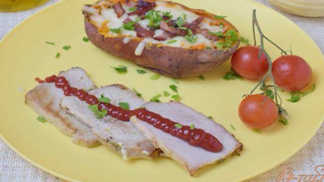Батат с сыром и беконом