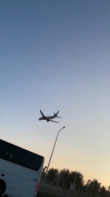 Самолет идет на посадку 😍 смотреть онлайн