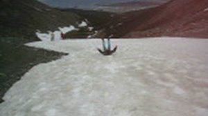 Спуск по леднику на спине.